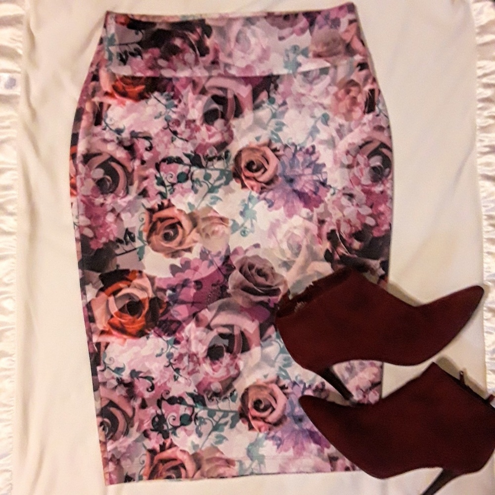 🌻🌻 Pull-On Pencil Skirt 